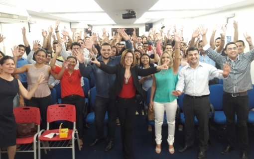 Kely malheiros lota auditório da CDL de Juazeiro do Norte
