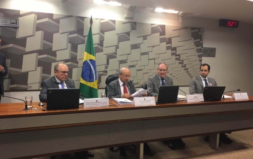 CNDL DISCUTE SIMPLES NACIONAL EM AUDIÊNCIA PÚBLICA NO SENADO FEDERAL