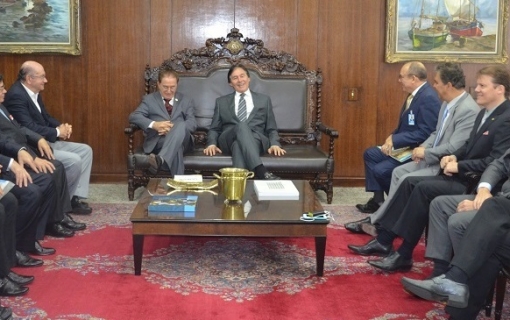 SENADOR EUNÍCIO OLIVEIRA RECEBE PRESIDENTES DA UNECS
