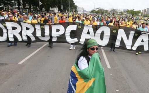 PARA 48% DOS BRASILEIROS DESCRENTES COM A ECONOMIA, CORRUPÇÃO E MAU USO DO DINHEIRO PÚBLICO SÃO A PRINCIPAL CAUSA