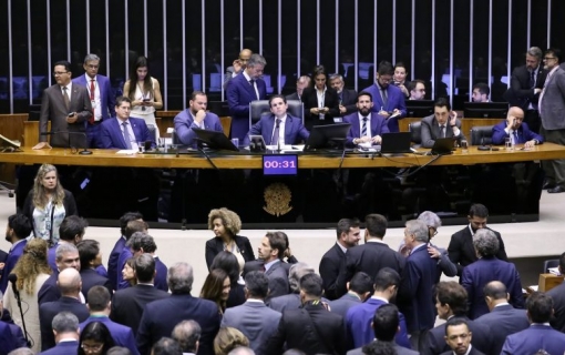 Câmara aprova projeto que isenta do Imposto de Renda quem ganha até R$ 5 mil por mês