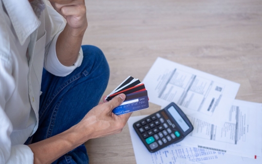 Inadimplência de pessoas físicas bate novo recorde e atinge 71,86 milhões de consumidores no país, aponta CNDL e SPC Brasil