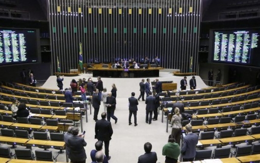 Câmara aprova projeto que aumenta gradualmente para 20 dias a licença-paternidade