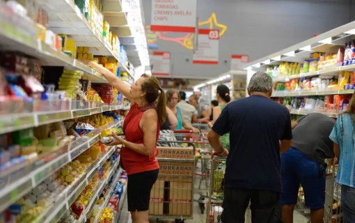 Mudanças no vale-alimentação ajudam a combater inflação , diz Abras