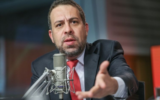 Fim da escala 6×1 pode ter transição para micro e pequenas empresas