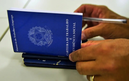 Ampliação do número de carteiras assinadas é sustentada, diz IBGE