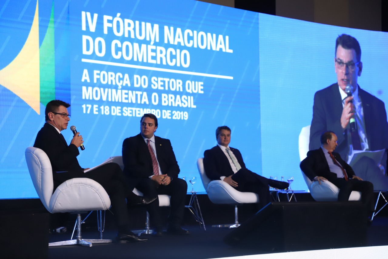 Debates sobre política e economia dominam a manhã do IV Fórum Nacional