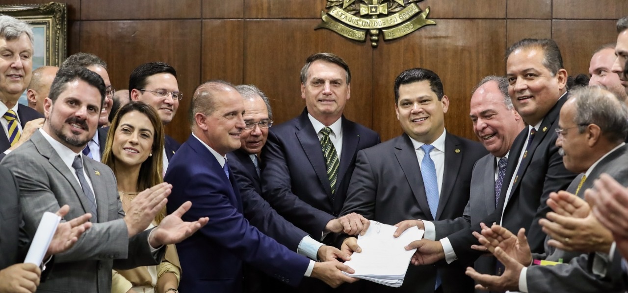 Pacote de medidas do governo muda regras fiscais e corta gastos