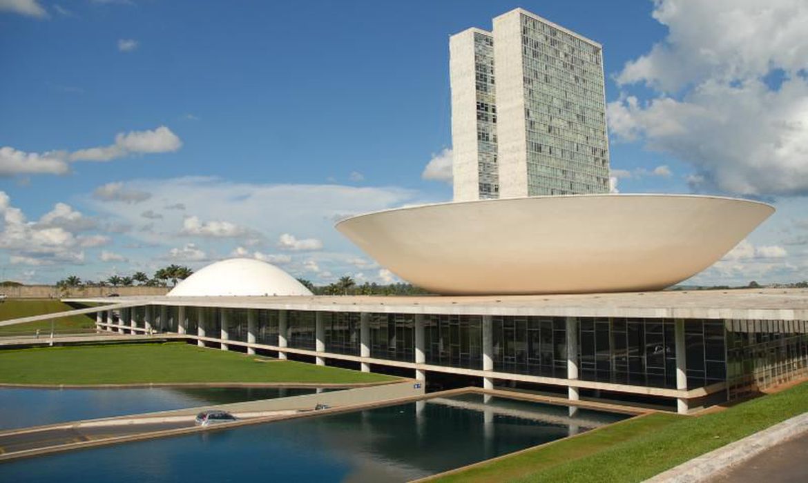MP 936 é aprovada pelo Senado e serve como alento para o setor de comércio e serviço