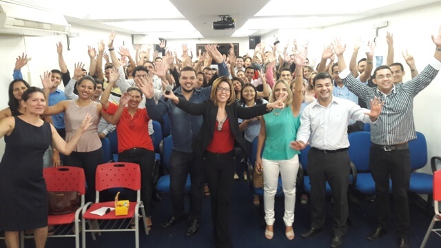 Kely malheiros lota auditório da CDL de Juazeiro do Norte