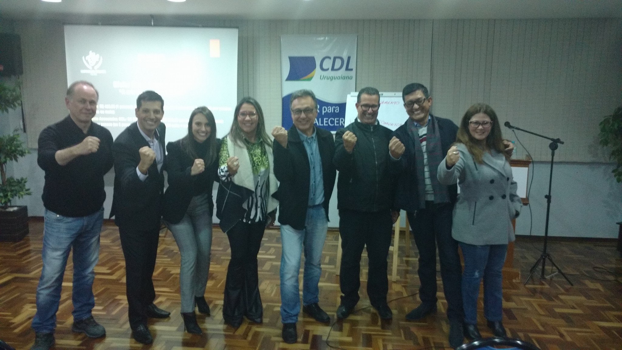 CAPACITAÇÃO – Noite de palestras apresenta novos conceitos de gestão pessoal e profissional para empresários lojistas
