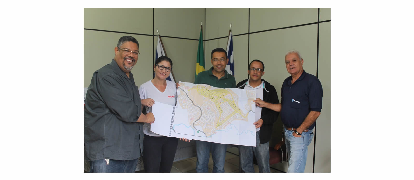 CDL ENTREGA AO PREFEITO, PROPOSTA DE MUDANÇA DO TRÂNSITO EM ITAMARAJU