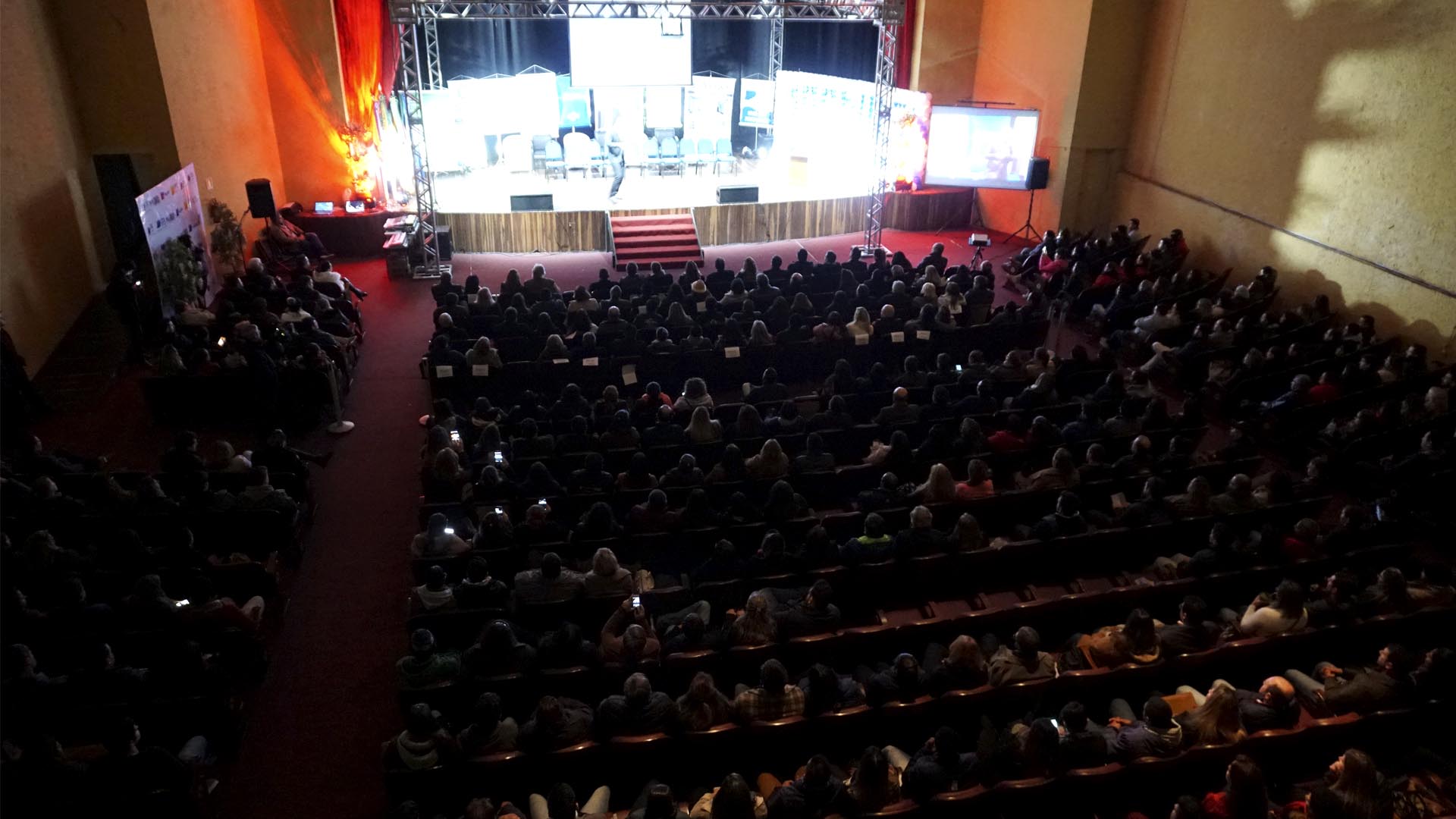 LIDERA 2018 – Em edição comemorativa, evento empresarial completa 10 anos e lota Teatro Municipal.