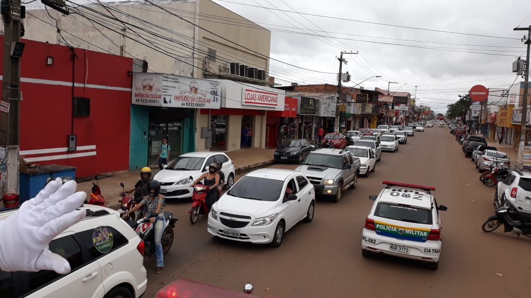 Alegria e animação na carreata de abertura do Natal do Comércio em Porto Velho