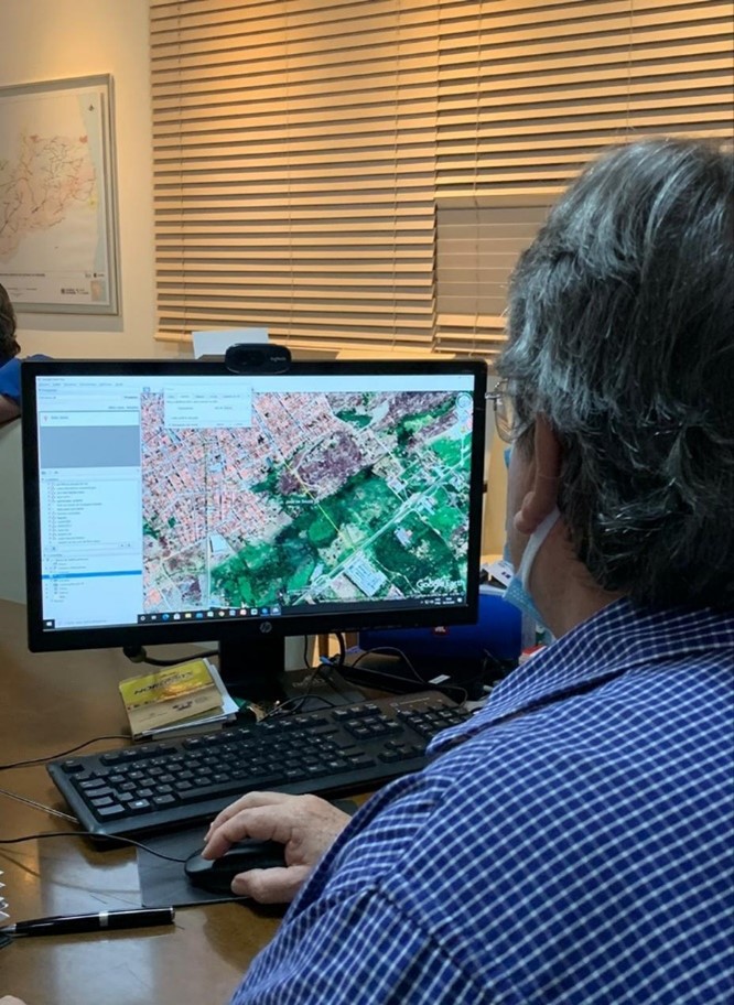 Equipe de topografia do DER inicia estudos para prolongamento da Rua João de Sousa Maciel