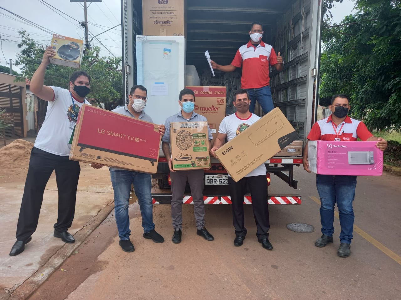 Presidente da FCDL/MT acompanha entregas de prêmios em Várzea Grande