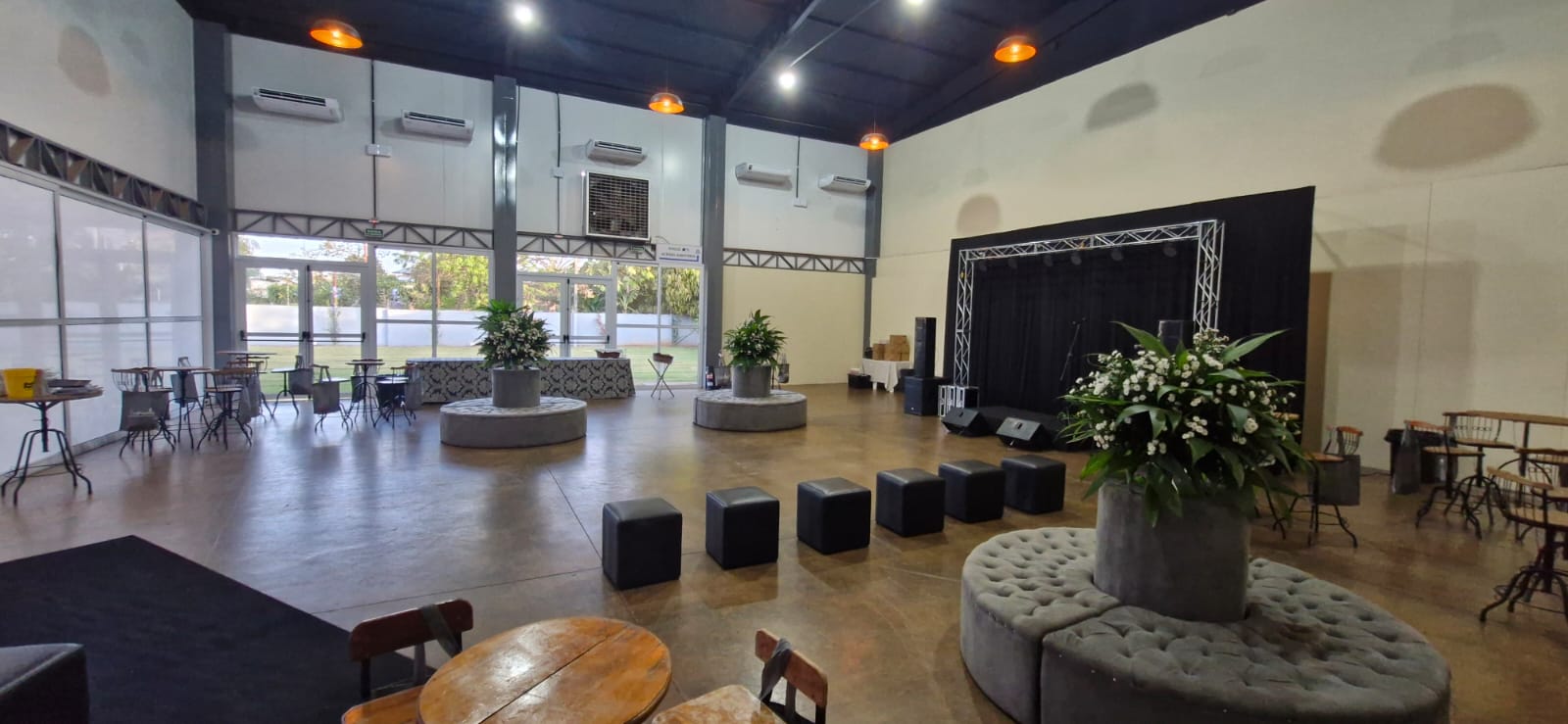 LOCAÇÃO DE SALÃO DE EVENTOS PARA ATÉ 300 PESSOAS!