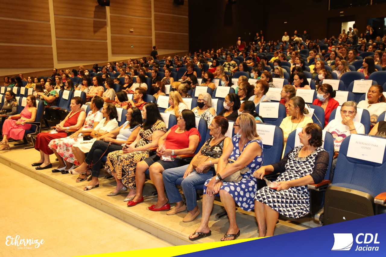Encontro voltado a mulheres foi realizado em Jaciara com apoio da FCDL/MT; Diretor prestigia o evento