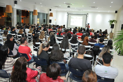 PALESTRA COM PUBLICITÁRIO DA FARM FOI SUCESSO DE PÚBLICO NA CDL-VR