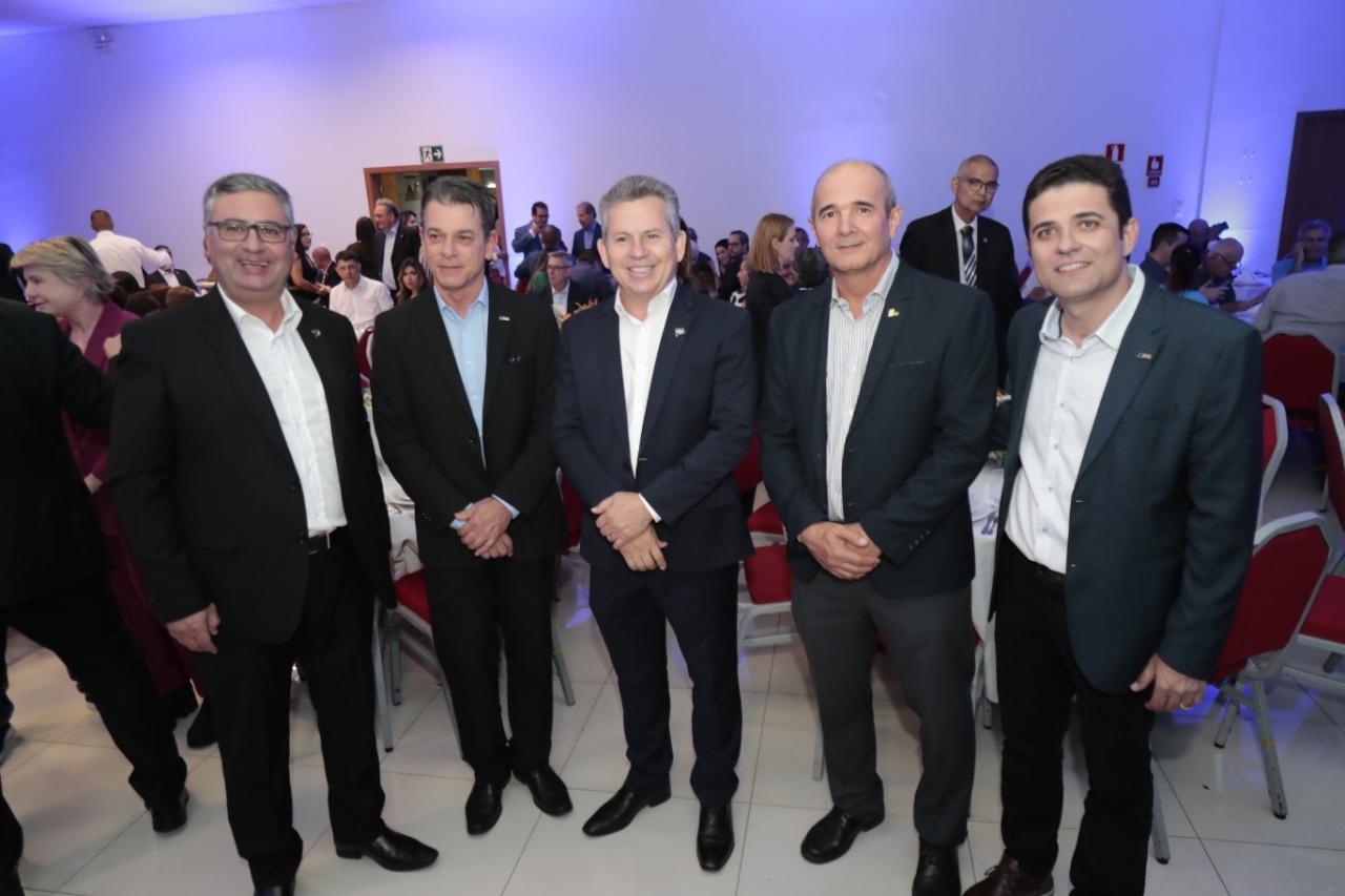 Federação das CDLs de Mato Grosso recebe presidentes de CDLs e inúmeras autoridades durante jantar empresarial
