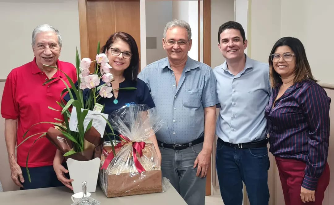 Diretoria da FCDL/MT presta homenagem à Clarett Faleiro