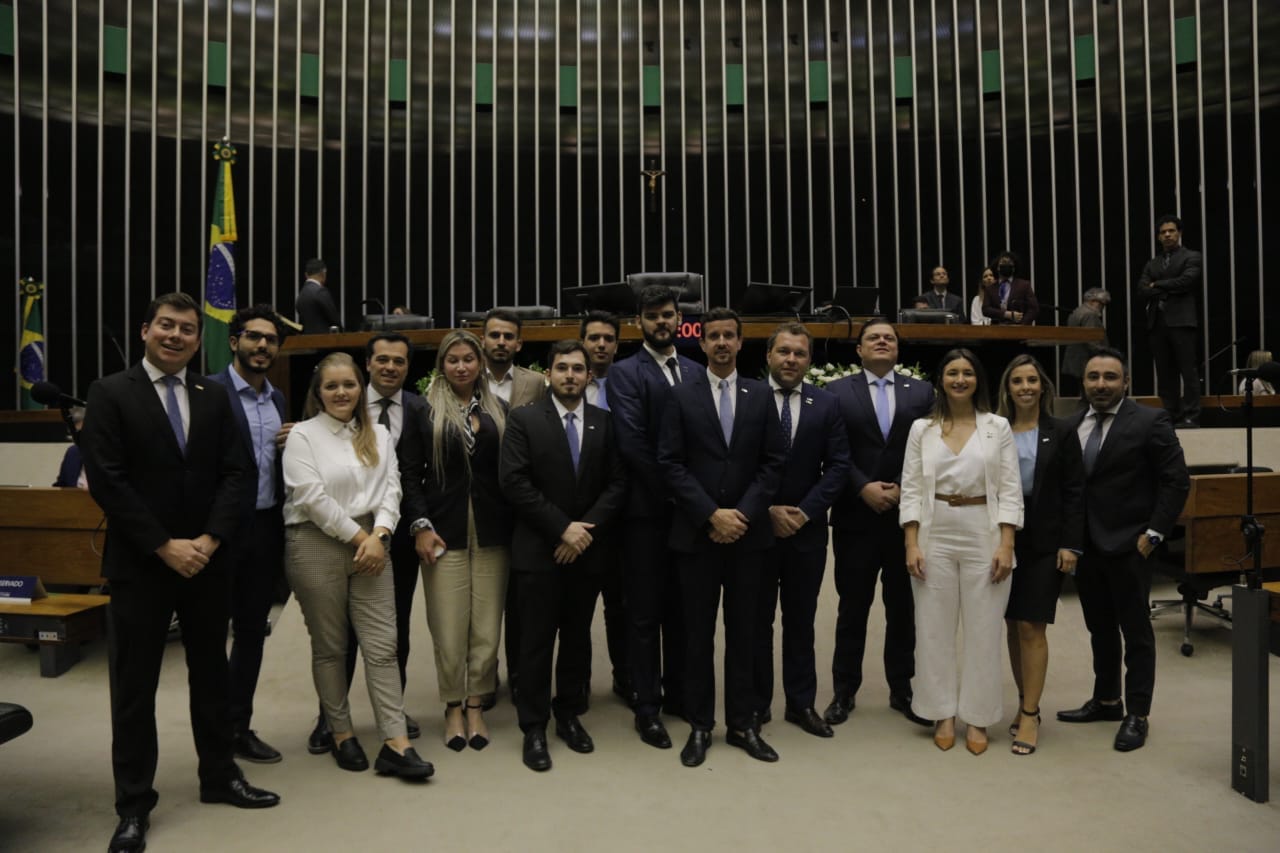 Presidente e vice da FCDL/MT prestigiam sessão solene para homenagear DLI no Congresso Nacional