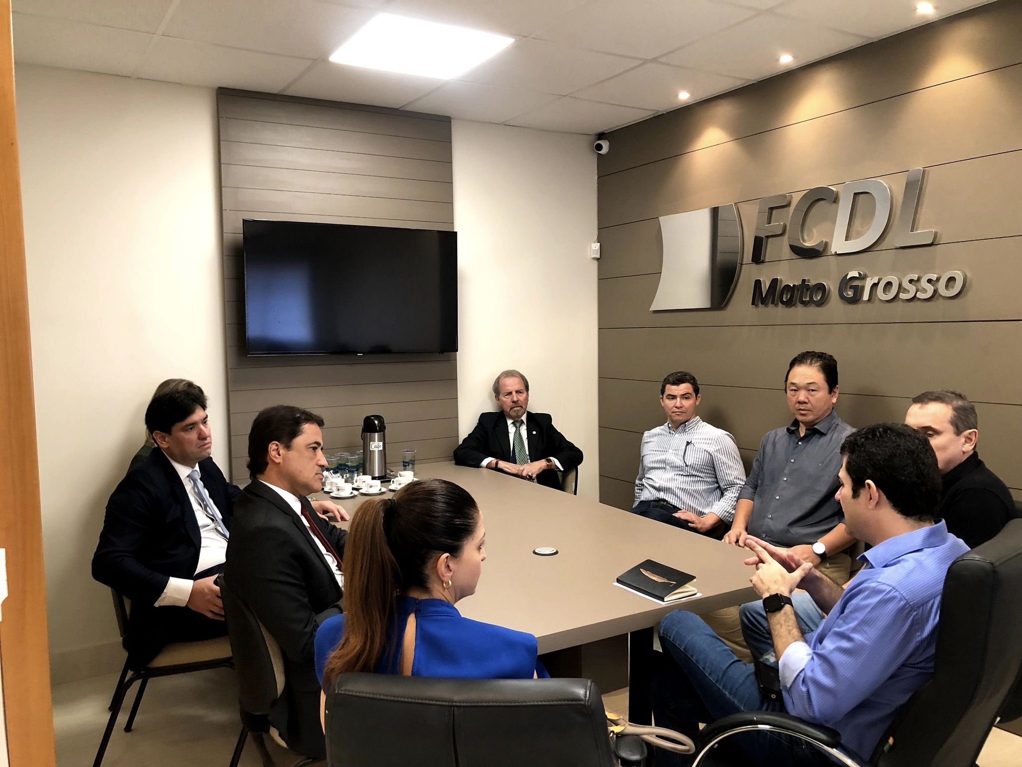 Presidente da OAB Mato Grosso se reúne com diretores da FCDL/MT em visita institucional