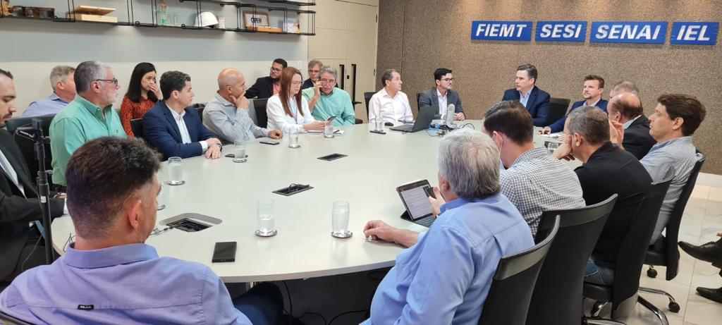 FCDL/MT juntamente com outros representantes dos setores produtivos de MT debatem sobre os impactos da Reforma Tributária com Sefaz