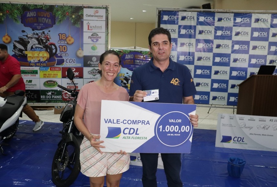 Presidente e vice participam de entrega de prêmios da campanha natal premiado CDL em Alta Floresta