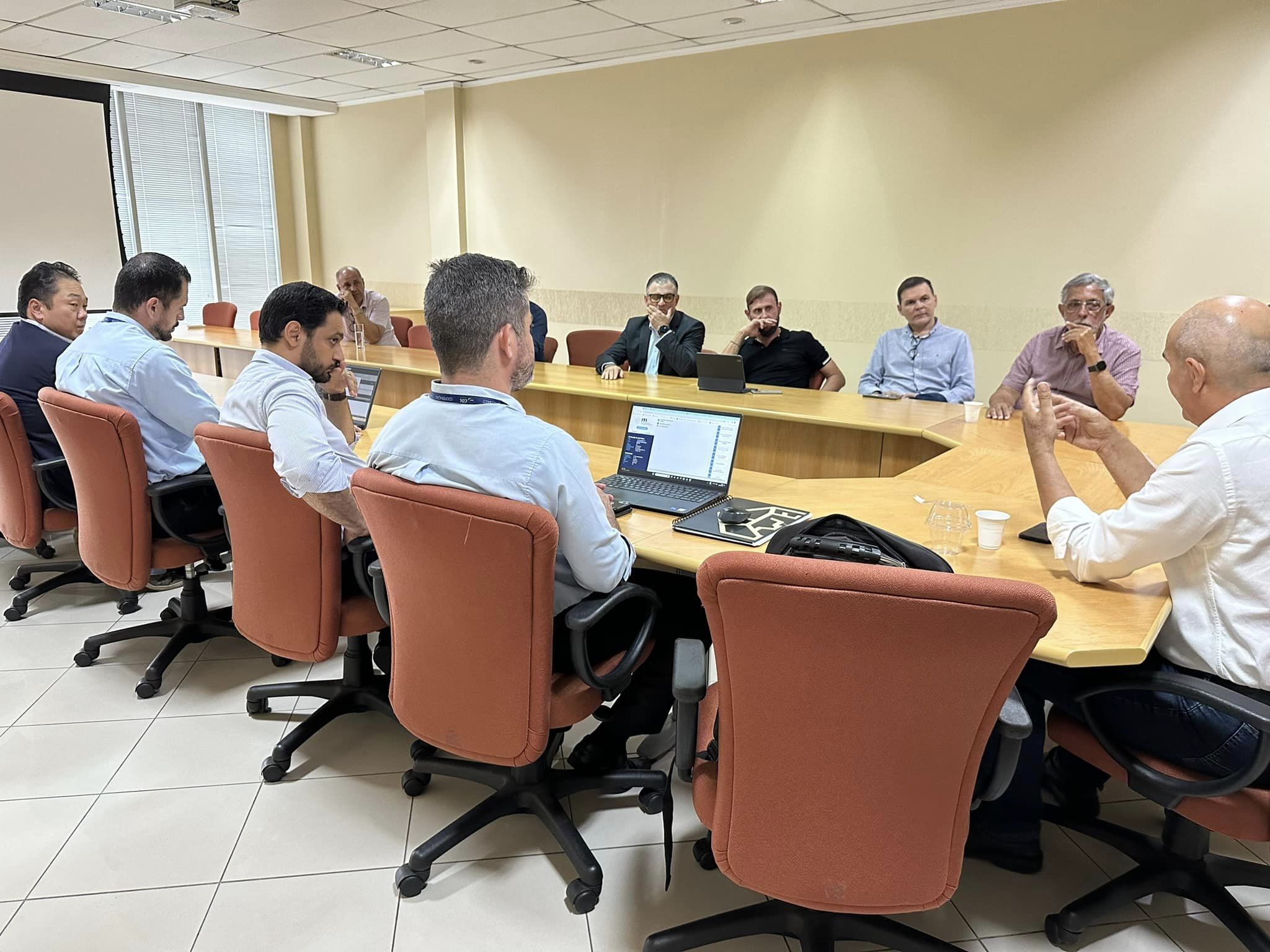 Diretores da FCDL/MT acompanham visita de novos diretores da CDL Rondonópolis à CDL Cuiabá