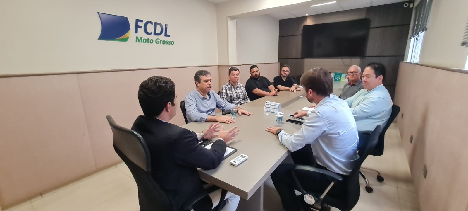 Presidente da FCDL/MT e diretores recebem gerente de negócios do Banco do Brasil e assessor para discutir parcerias