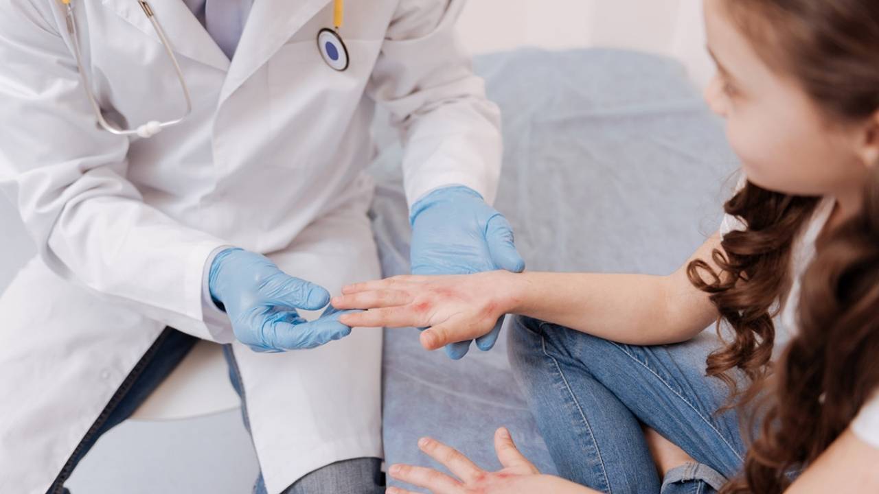 PEDIATRA E DERMATOLOGISTA