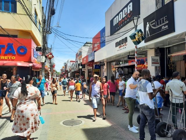 Entra em vigor horário especial de funcionamento do comércio de Feira de Santana para o Natal 