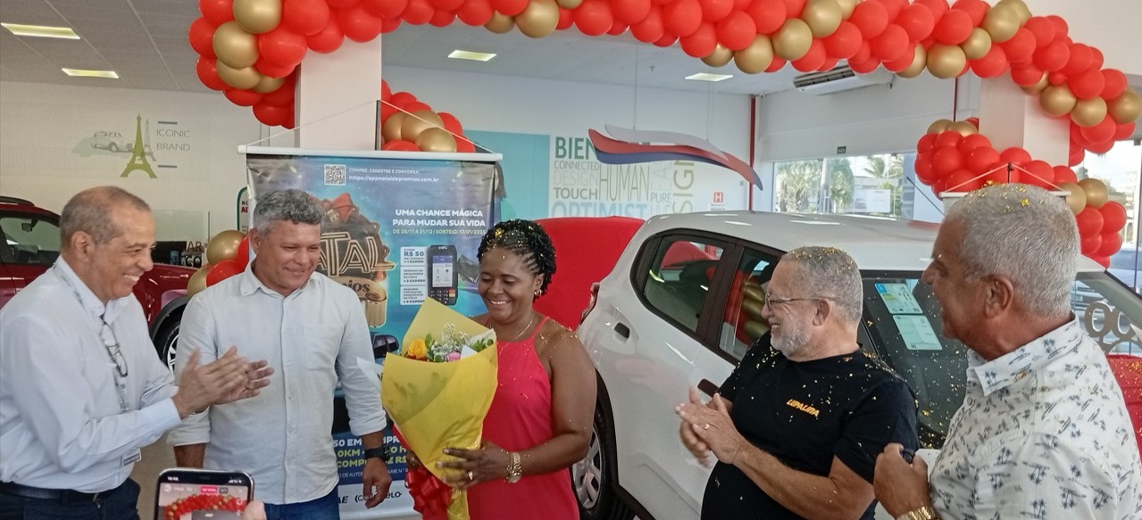 “Foi um presente de Deus”, afirma ganhadora do carro da campanha há Natal de Prêmios 