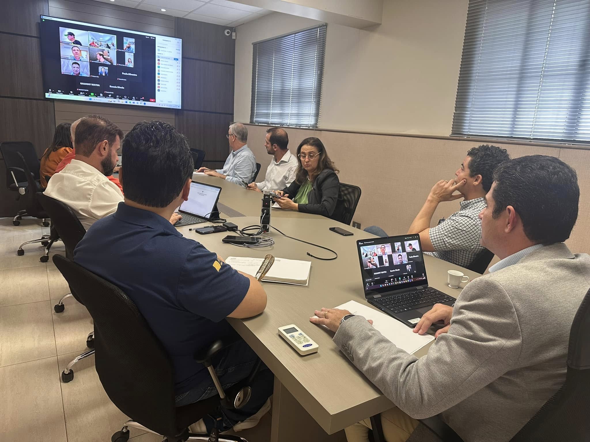 Diretores da FCDL/MT realizam primeira reunião mensal do ano