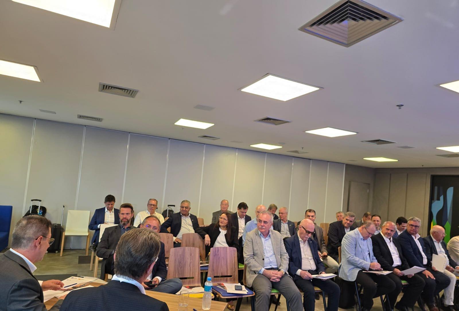 Presidente da FCDL/MT participa da primeira reunião de Diretoria de 2025 da CNDL