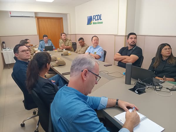 Encontro reuniu na manhã desta quarta-feira comandantes do Corpo de bombeiros, diretores da FCDL/MT e presidentes de CDLs