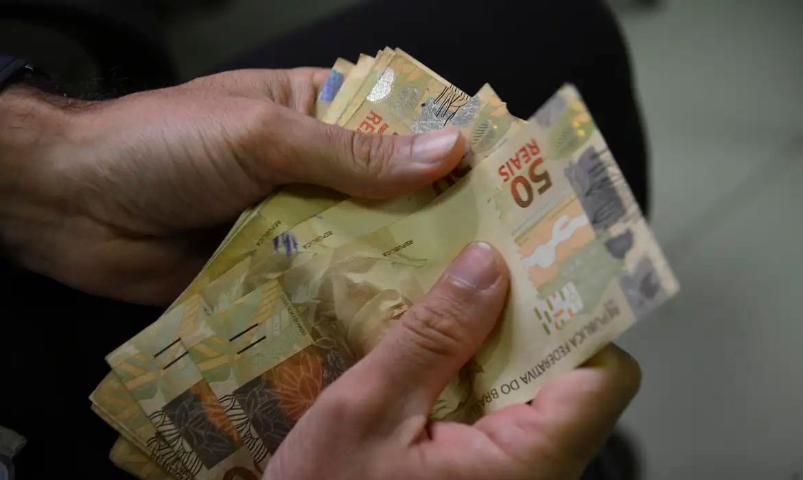Com recorde histórico, inadimplência atinge 70,29 milhões de consumidores em abril, aponta CNDL/SPC Brasil