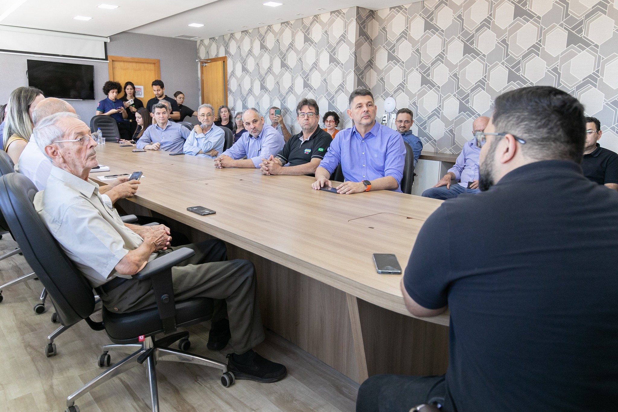 FCDL/MT participa de reunião com prefeito de Cuiabá para discutir uso adequado das calçadas e declara apoio ao cumprimento da legislação municipal