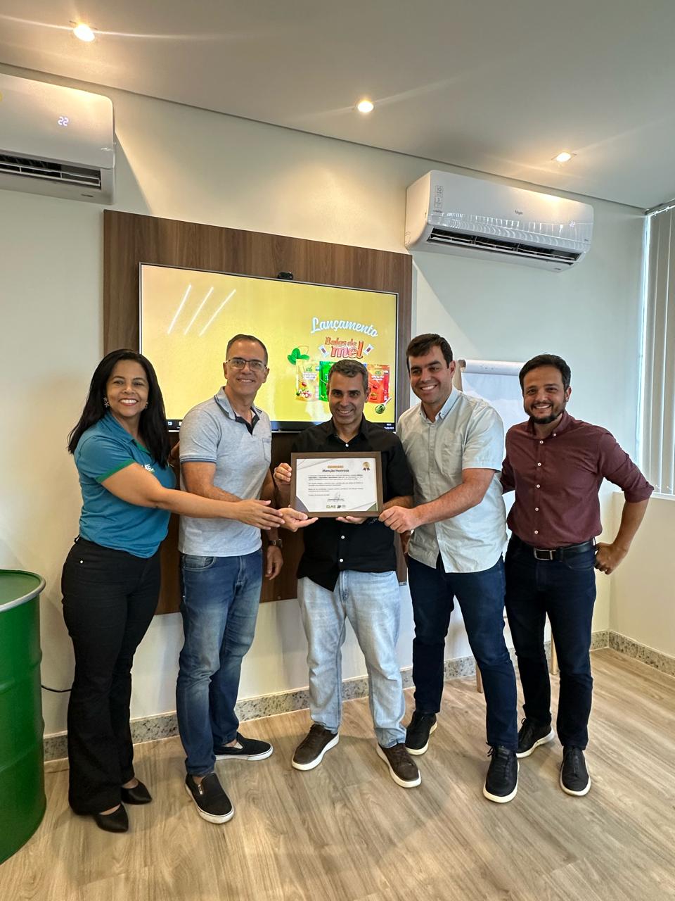 Melbras recebe homenagem da ACE e CDL de Timóteo pelo destaque no setor apícola