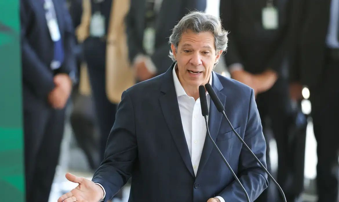 Ministro da Fazenda nega alteração da meta fiscal