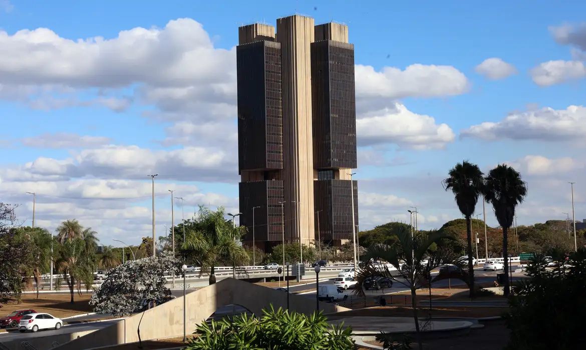 Copom mantém juros básicos da economia em 15% ao ano
