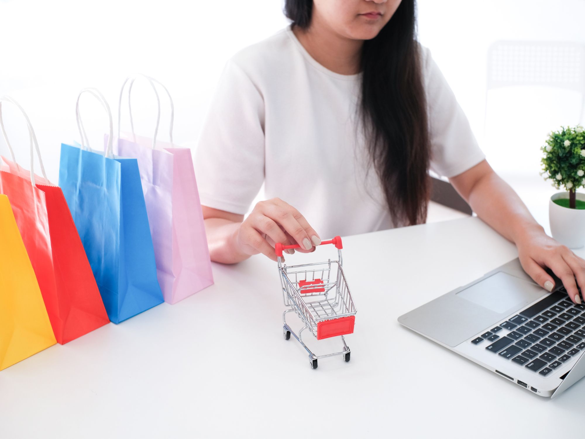 Mais da metade dos brasileiros usam IA na hora de fazer compras