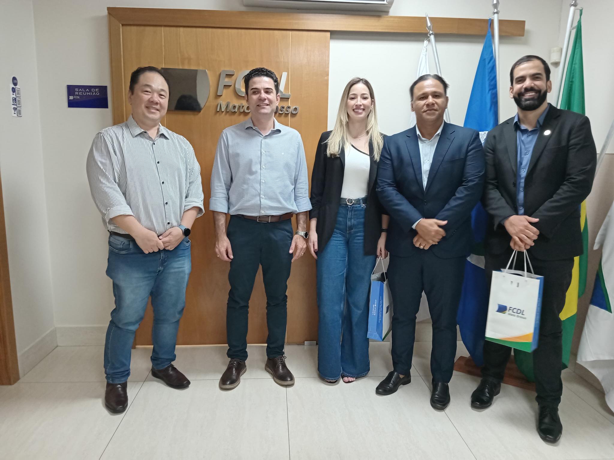 Presidente da FCDL/MT recebe visita institucional de representantes do Sicredi Ouro Verde