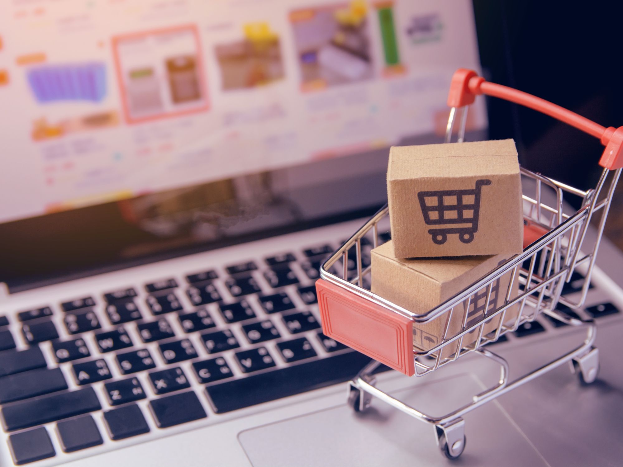 Pesquisa CNDL/SPC Brasil: 71% dos consumidores compram online mensalmente