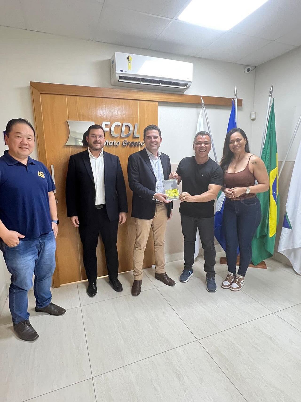 Diretores da FCDL/MT recebem palestrante Rodrigo Morart