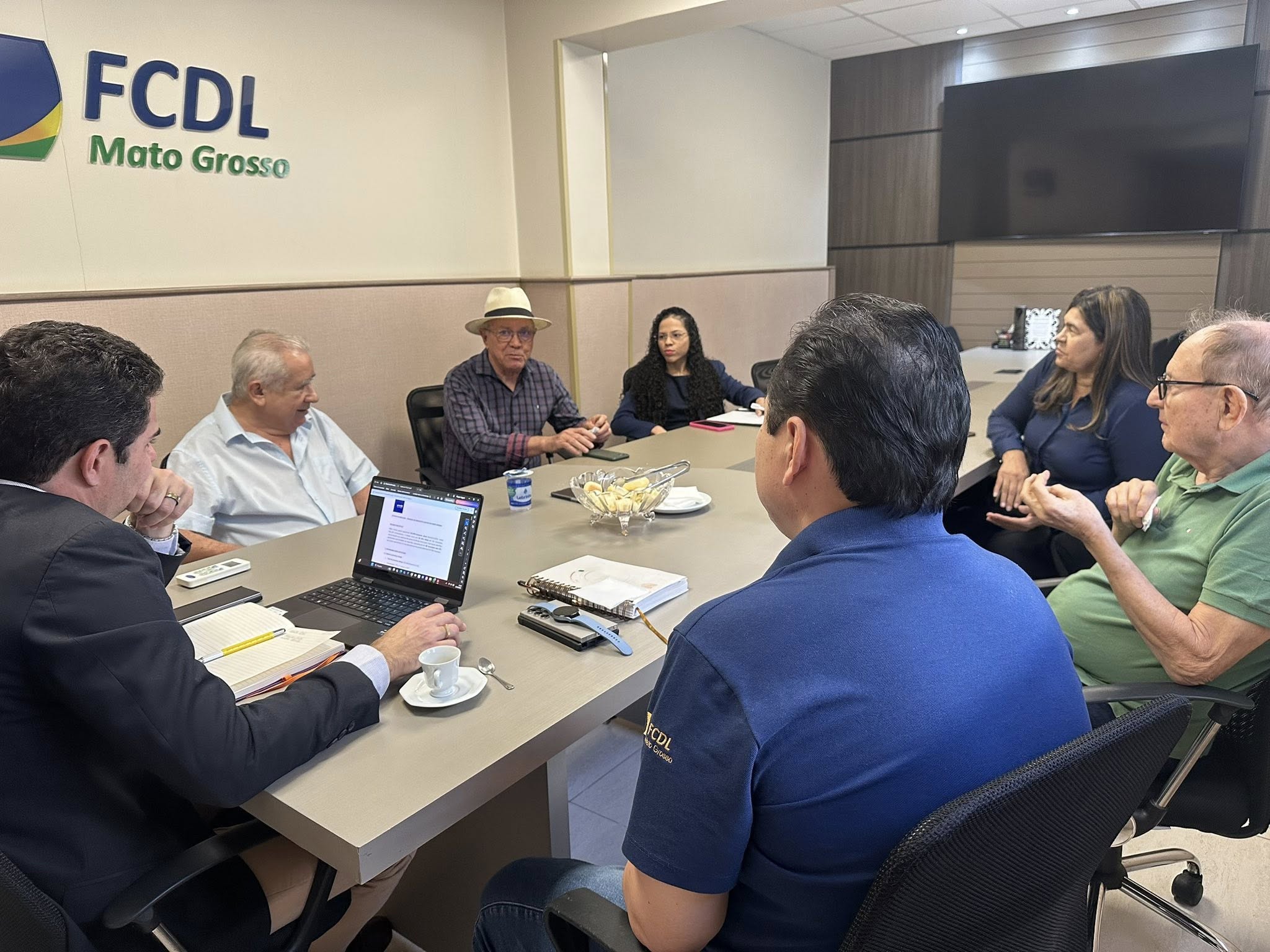 Conselho Fiscal da FCDL-MT realiza reunião com presença do presidente e diretor financeiro