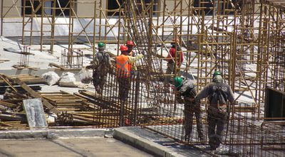 Renda do trabalhador bate recorde e desemprego repete a menor taxa desde 2012