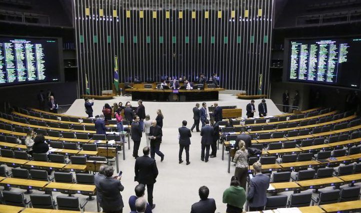 Câmara aprova projeto que aumenta gradualmente para 20 dias a licença-paternidade