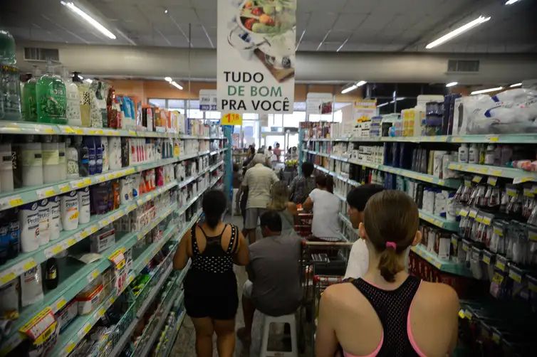 Isenção do IR reduz desigualdade e incentiva consumo, diz especialista